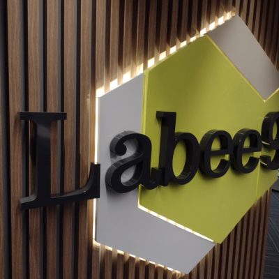 Letras em Alto Relevo